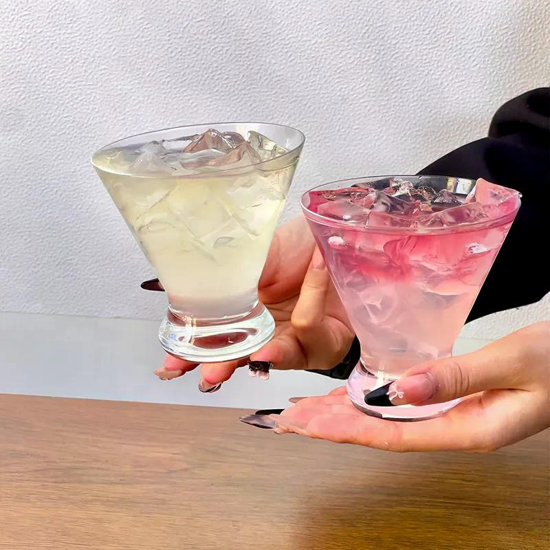 2 แก้วมูลค่าสูง v-Shaped Planet Juice Glass Niche Creative Design Glass ins ลมแก้วเครื่องดื่มค็อกเทล