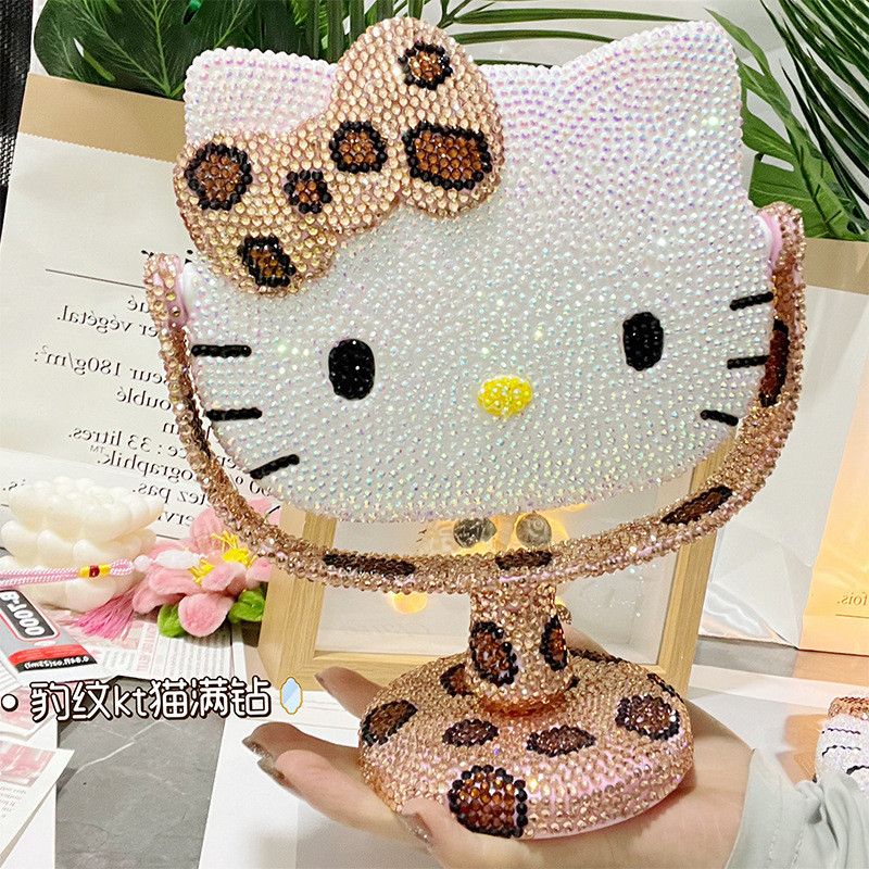 Hello Kitty เสือดาวพิมพ์เพชรสติกเกอร์กระจกเจ้าหญิงหมุนเดสก์ท็อป KT กระจกแต่งหน้า diy วัสดุแพคเกจของข