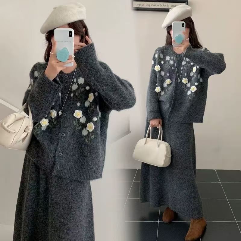 ปลาค็อด สไตล์เกาหลีอ่อนโยนสามมิติดอกไม้ปักเสื้อกันหนาวคาร์ดิแกนฤดูใบไม้ร่วงรูปแบบใหม่อารมณ์หวานรอบคอ