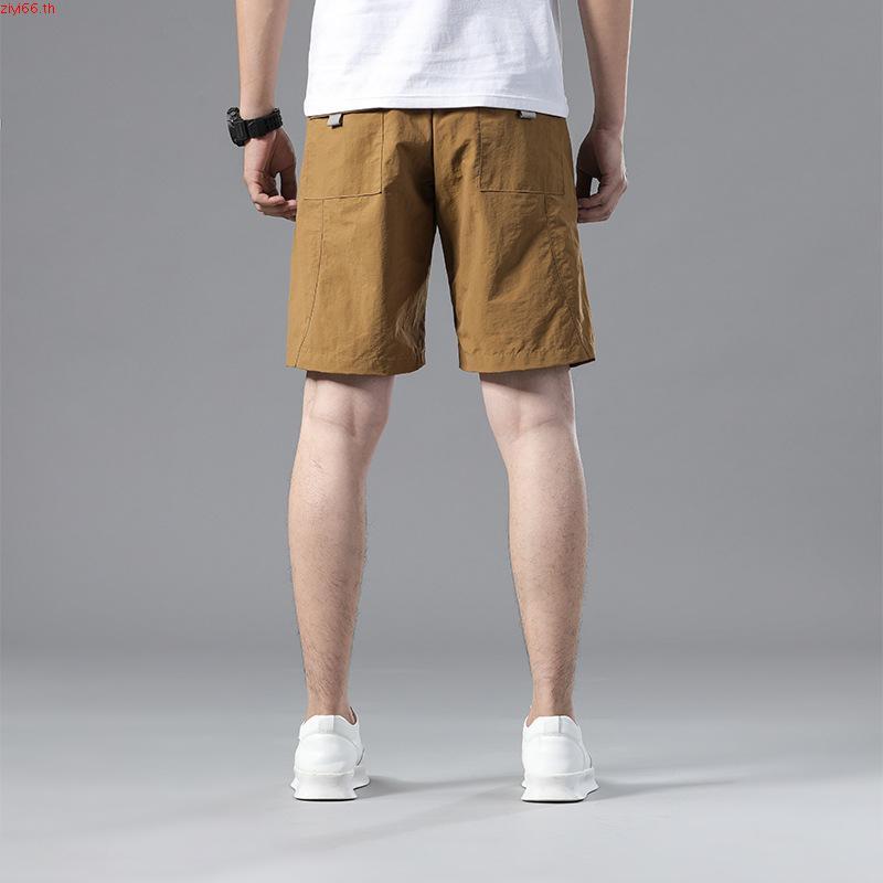 Exchange กางเกงขาสั้นผู้ชาย รุ่น Men's Cargo Shorts In Technical Fabric Code: 3DZS21 ZN4HZ 15BA