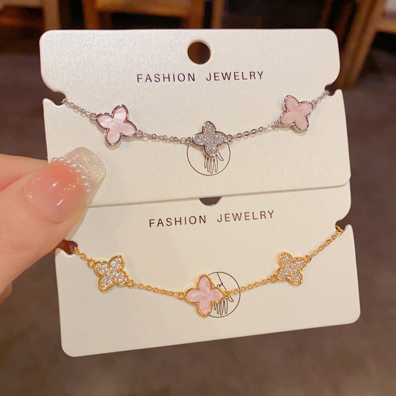 สร้อยข้อมือเพทายสีชมพูแบบสี่แฉก ดีไซน์หรูและหวาน สไตล์แฟชั่นเรียบง่าย สำหรับขายส่ง