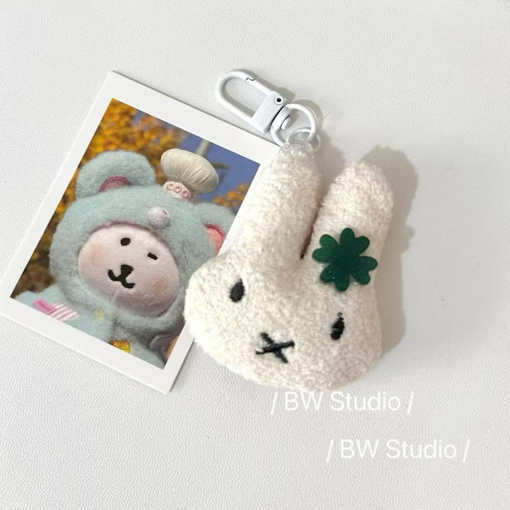 Lucky Clover Miffy Miffy Miffy Rabbit พวงกุญแจตุ๊กตาเครื่องประดับกระเป๋าตุ๊กตาการ์ตูนน่ารัก