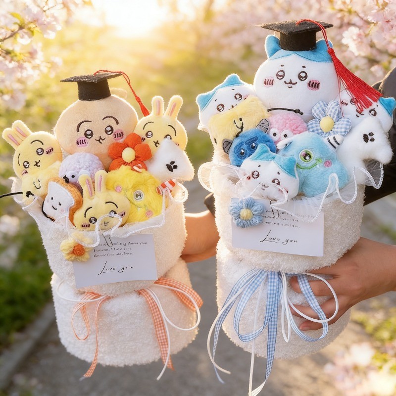 Chiikawa Usagi Hachiware หมวกสําเร็จการศึกษาตุ๊กตาช่อดอกไม้ตุ๊กตาของเล่นวันครูนักเรียนสําเร็จการศึกษ