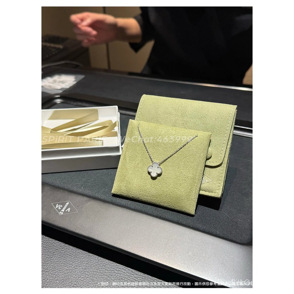 Van Cleef & Arpels สร้อยคอโคลเวอร์สี่แฉกสีขาว ชุบเงิน 18K