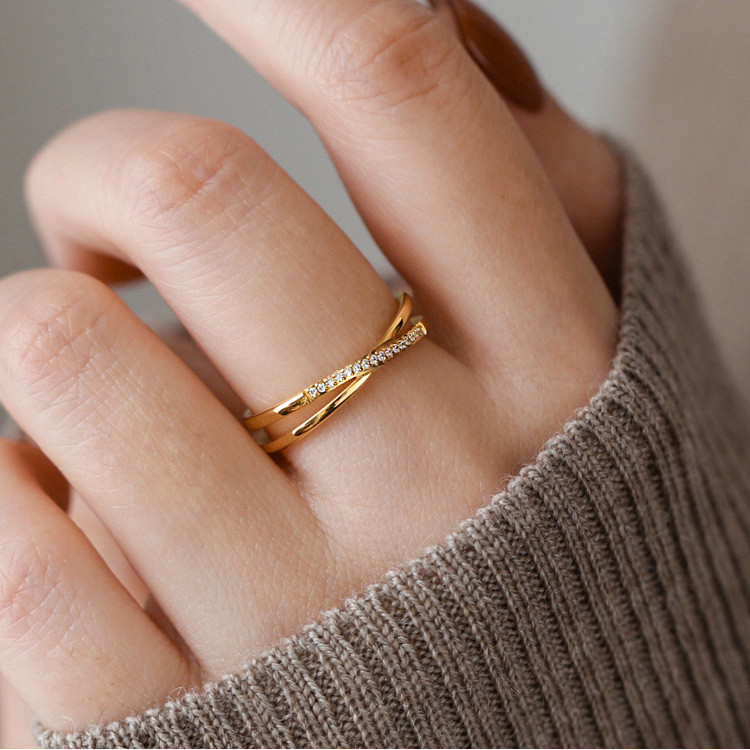 แหวนไทเทเนียมเหล็กชุบ 18K Gold Cross Micro-Inlaid Line เพชรแถวแหวนสุภาพสตรีเครื่องประดับ
