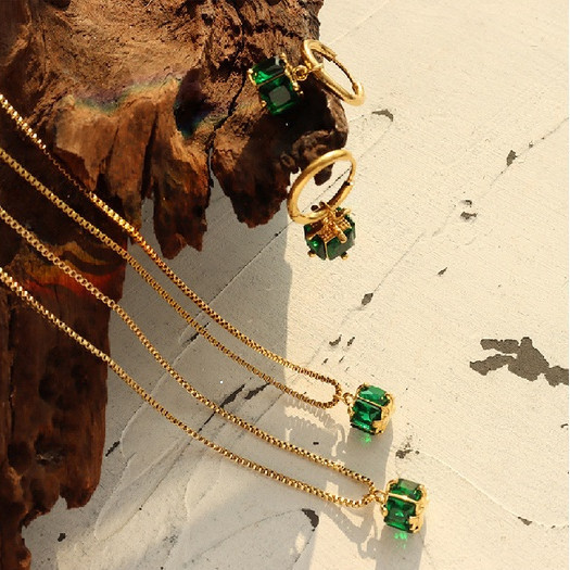 HIJAU Elegant แฟชั่น Gold Plated Square เรขาคณิตจี้สร้อยคอสแตนเลส 316L ป้องกันสนิมที่สวยงามสีเขียว C