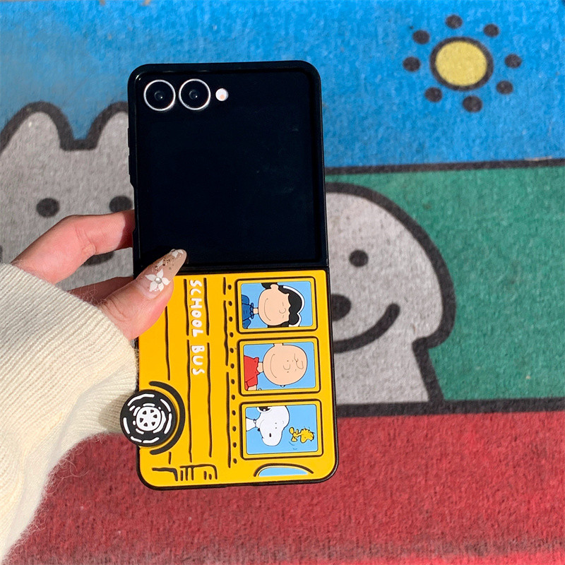 เคสโทรศัพท์ลายการ์ตูน 3D Snoopy Family สําหรับ Samsung Galaxy Z Flip 7 6 5