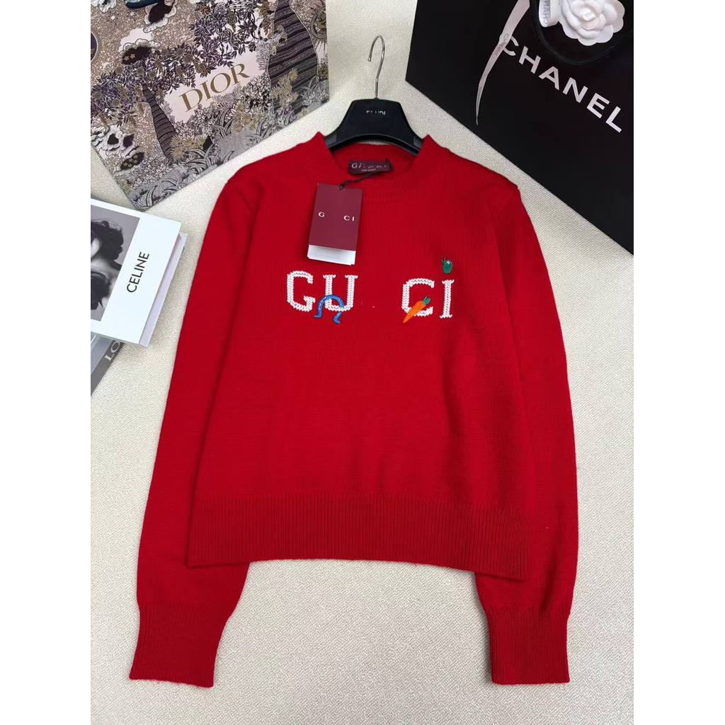 P56A GU Round Neck Knitted Pullover with 3D Embroidered Letter Design, Versatile and Sweet