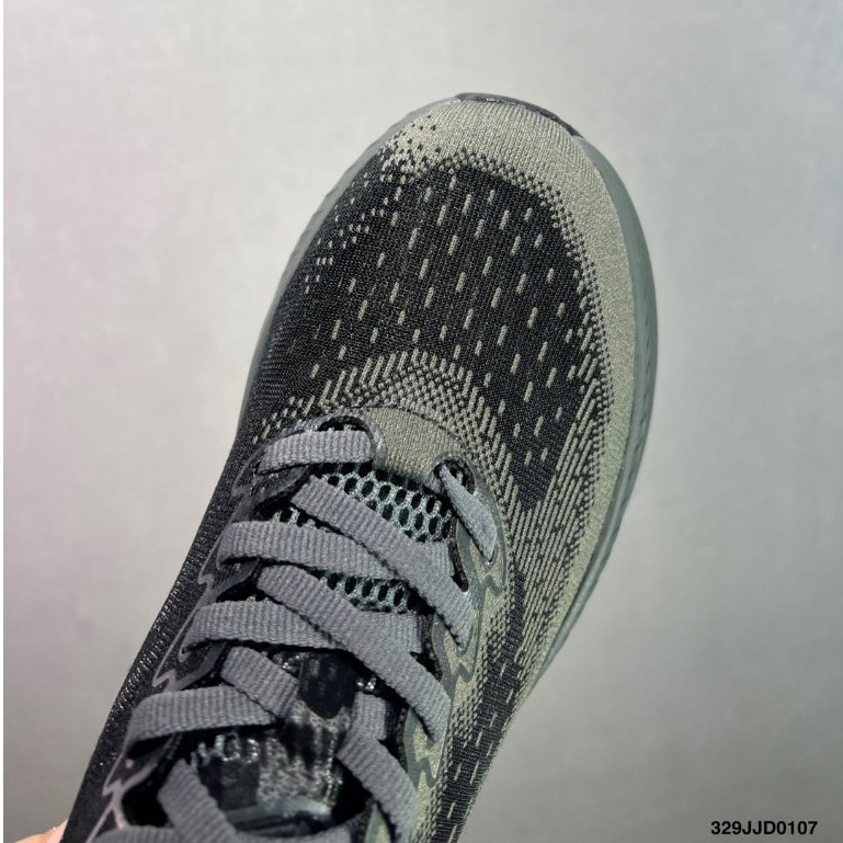 รองเท้า Hokamach 6 และ Clifton 9 จาก Hoka One One สวมใส่ง่ายและเหมาะกับทุกคน