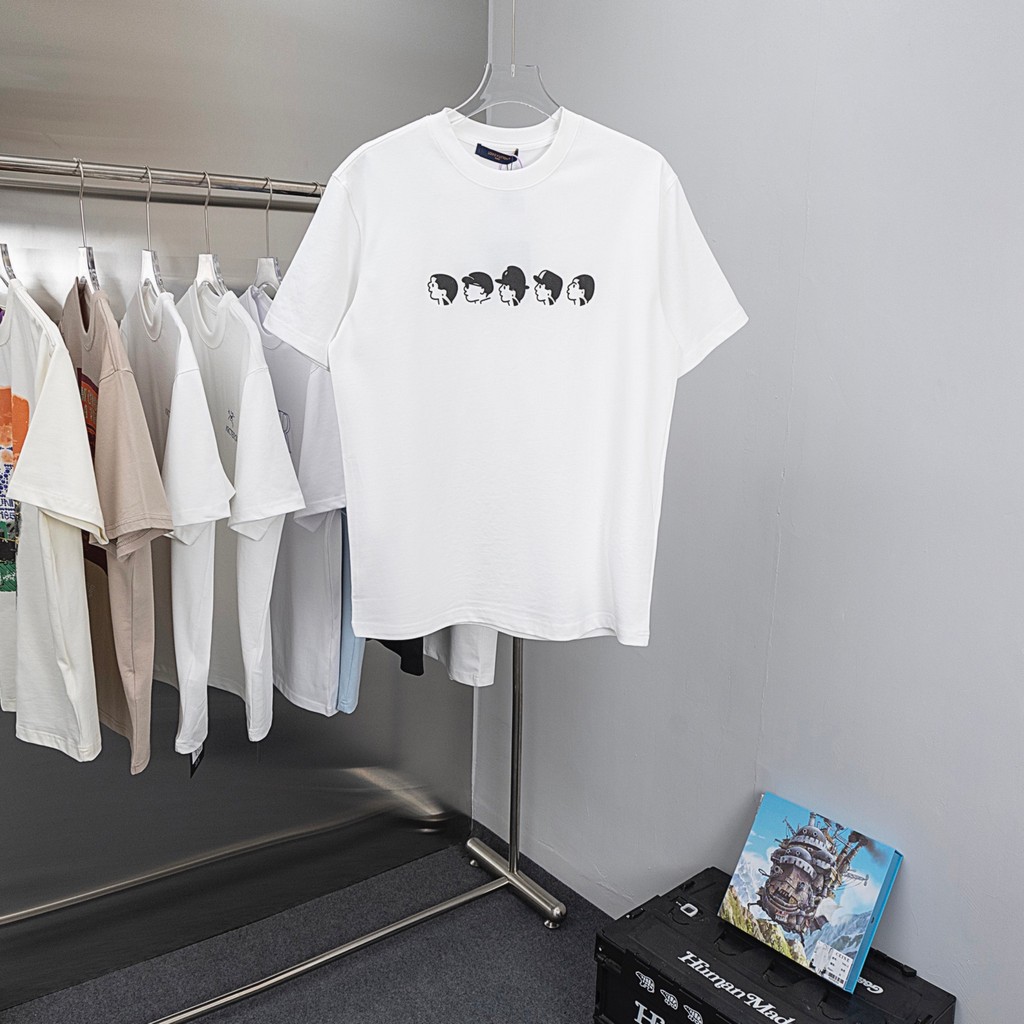 L & V/2026 คลาสสิกรอบคอแขนสั้นเสื้อยืดผู้ชายผู้หญิงโลโก้พิมพ์หนา Impervious Casual ตัวอักษรขนาดใหญ่ข