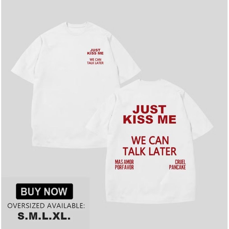 Just Kiss Me back to back logo พิมพ์แรงบันดาลใจเสื้อยืด unisex คุณภาพสูง-da