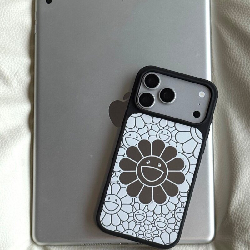 Huiwanju ดอกทานตะวันย้อนยุคขอบสีดํากระจกสําหรับ iPhone17promax เคสโทรศัพท์มือถือ ip16/15pro/14pm/13/12/11 เคสป้องกัน