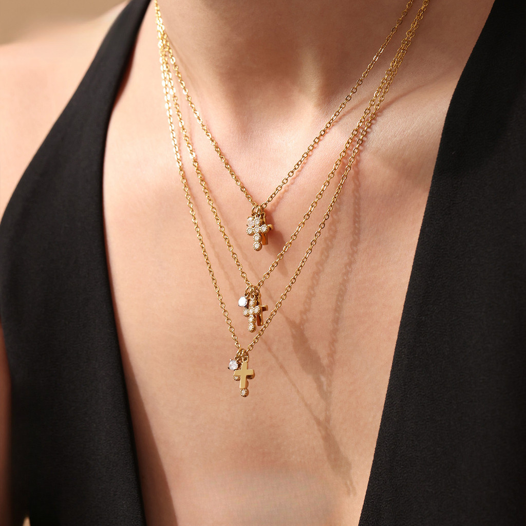 สุภาพสตรี 5A สร้อยคอเพทายข้ามสแตนเลส 18K Gold Multi-Layered Wear