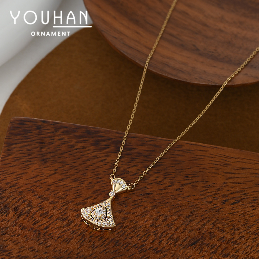 ชุบทองแท้ Micro-Inlaid Zircon อารมณ์ Clavicle Chain หญิง Niche Design กระโปรงขนาดเล็กสร้อยคอ All-Mat