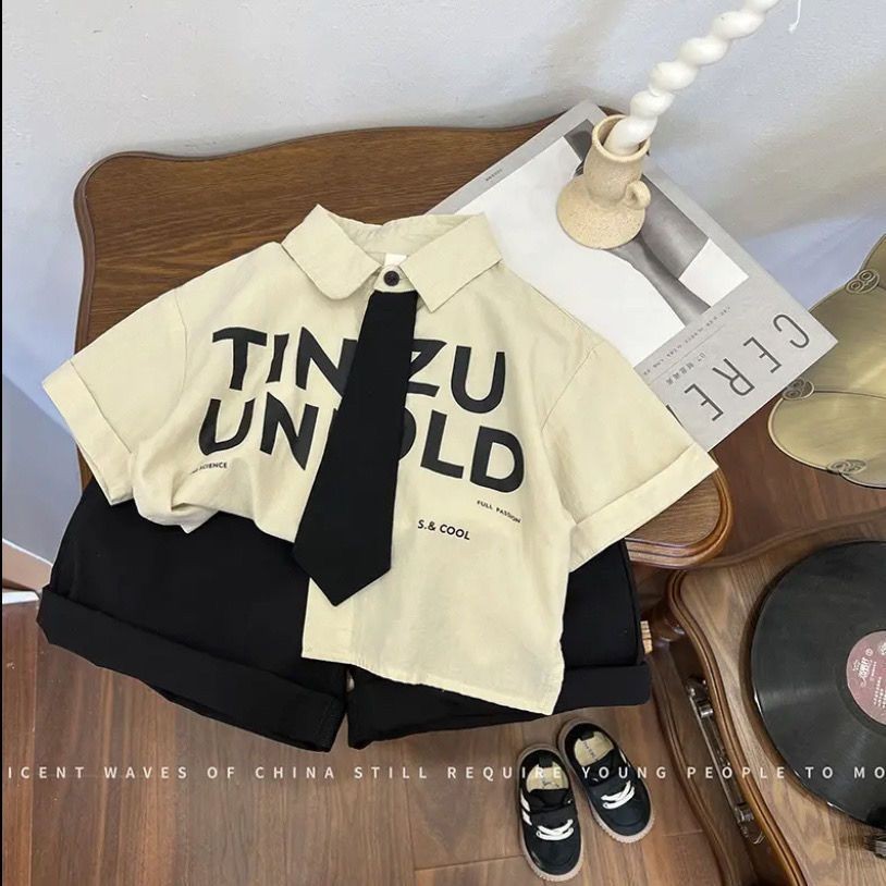 เสื้อแฟชั่นฤดูร้อนสําหรับเด็กผู้ชายสไตล์ใหม่เด็ก 男童洋气夏装衬衫新款短袖衬衫套潮123BB