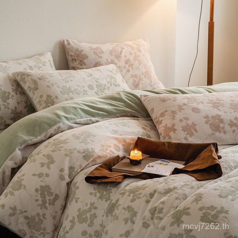 กํามะหยี่เตียงแกะสลักนมฤดูหนาวที่อบอุ่นสี่ชิ้นชุดดอกไม้ที่เรียบง่ายหนาสีเขียวเตียงกํามะหยี่สองด้านปก