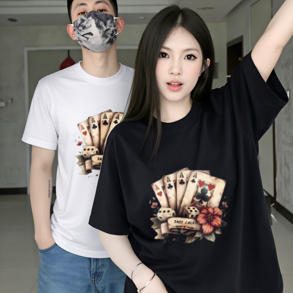เสื้อยืดลายไพ่สไตล์วินเทจ ทรงใส่สบาย ใส่ได้ทั้งชายหญิง แมทช์ง่ายทุกลุค
