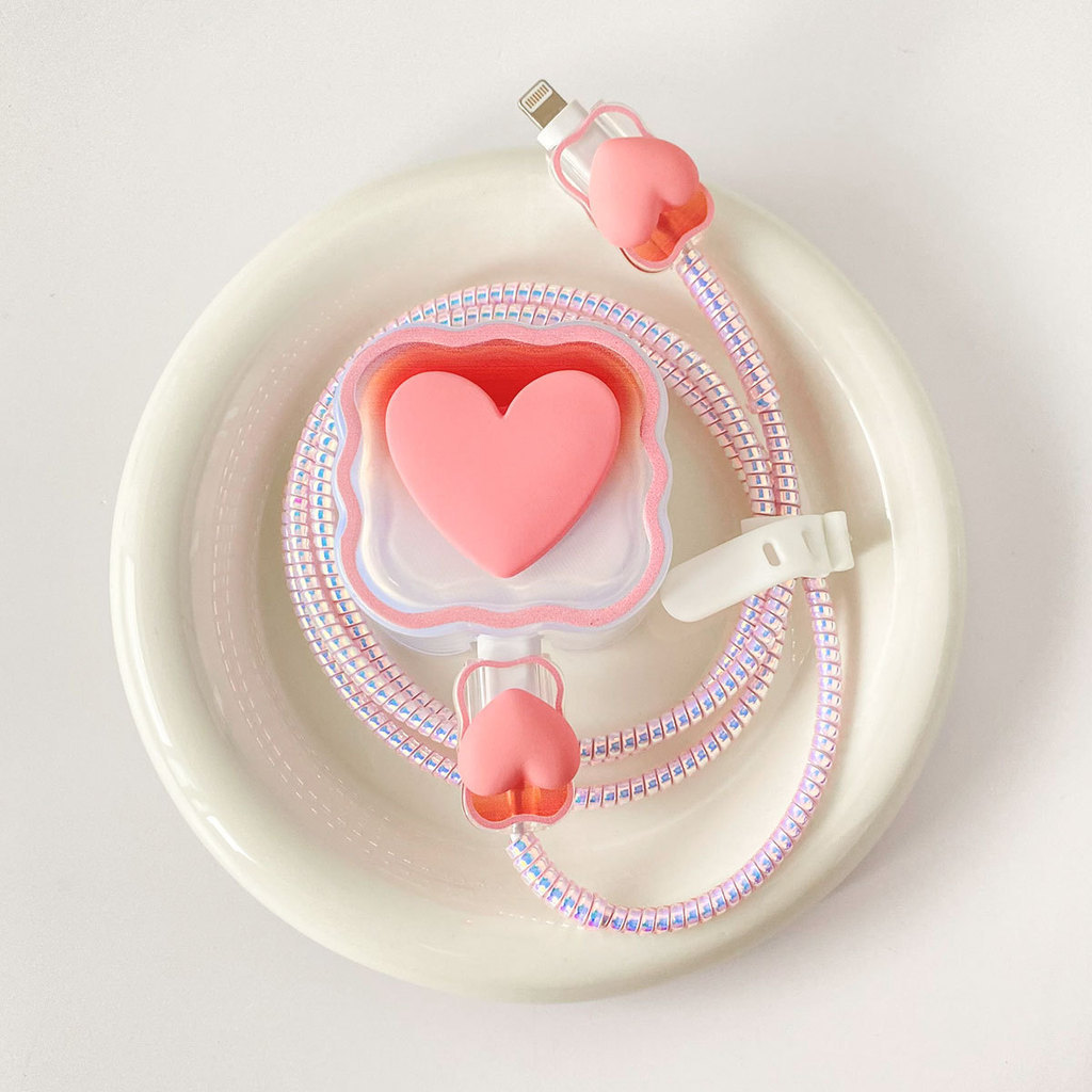 Love Heart Pattern Silicone Charger Case Protector Sleeve Cable Winding เข้ากันได้กับ iPhone 40w Cha