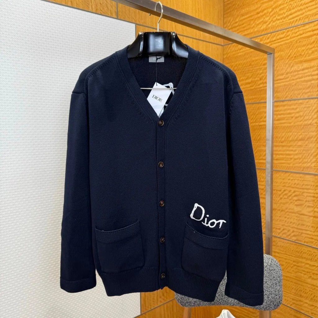 [BRT ผลิต] Original Label Letter Cardigan เสื้อคาร์ดิแกนแขนยาวปักลายบนคอปก ทำจากผ้าฝ้ายผสม สำหรับใช้