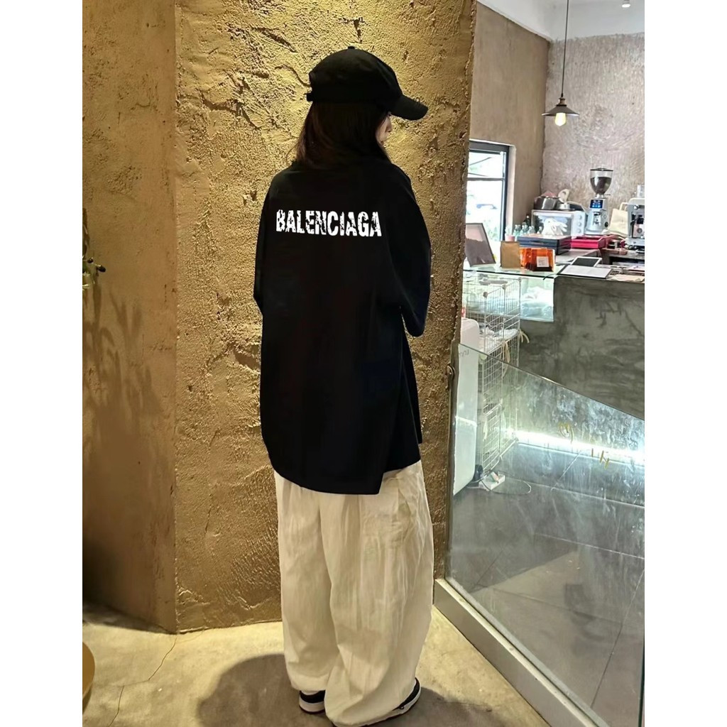 BALENCIAGA/BALENCIAGA คลาสสิกรอบคอแขนสั้นเสื้อยืดผู้ชายผู้หญิงสไตล์พิมพ์เสื้อยืดด้านใน Casual Wester