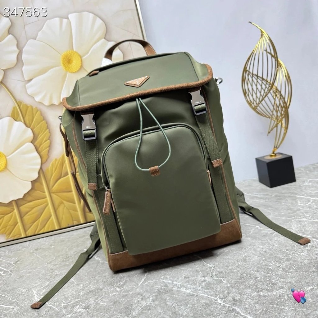 ปราด้า ปราด้า 2025 สไตล์ใหม่ผู้ชายแฟชั่นกระเป๋าเป้สะพายหลังลําลองผู้ชายกระเป๋าผู้ชายกระเป๋าเป้สะพายห