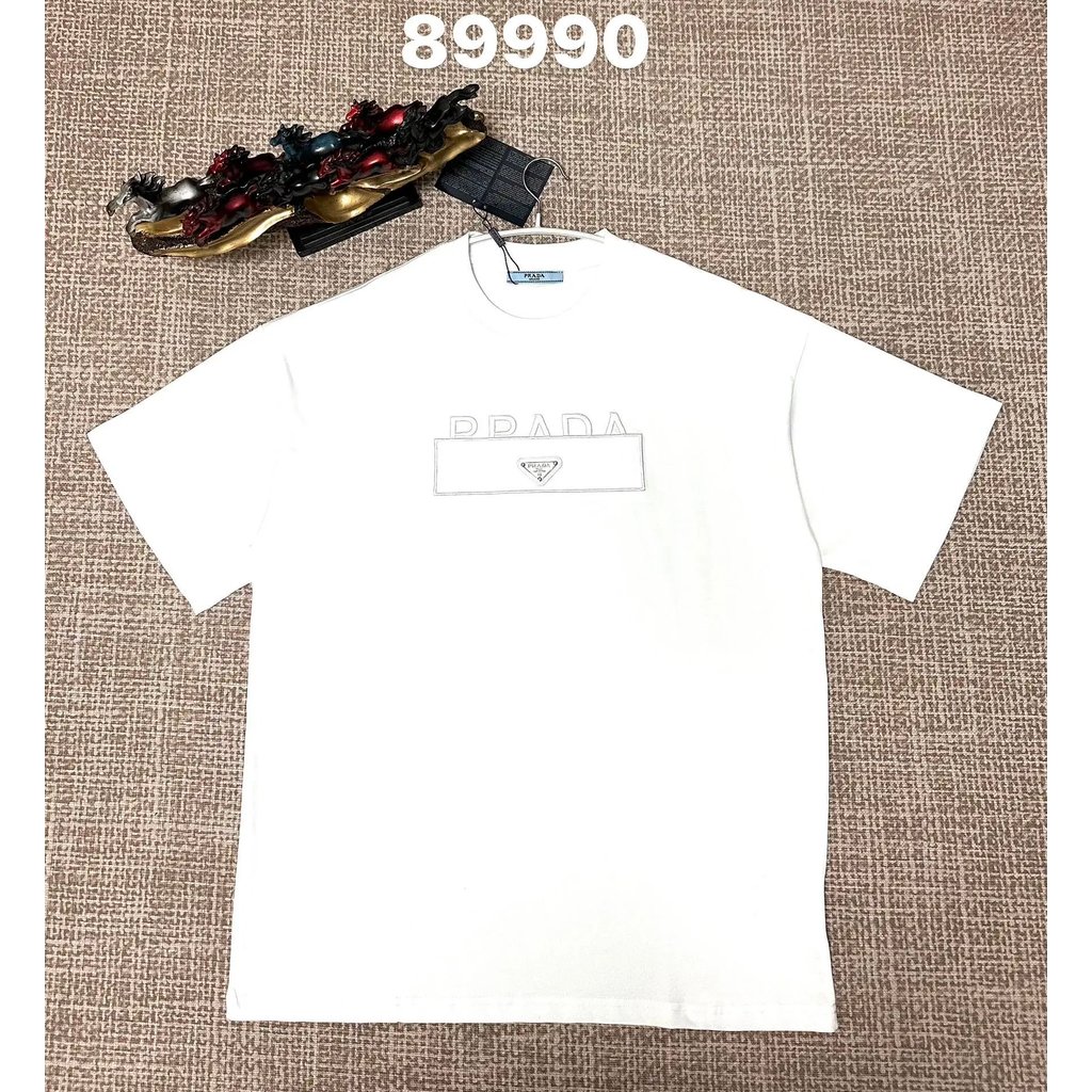 รุ่นยอดนิยม Prada Chest Letter ปักโลโก้สามเหลี่ยม Casual สบาย Daily Commuter All-Match รอบคอแขนสั้นเ