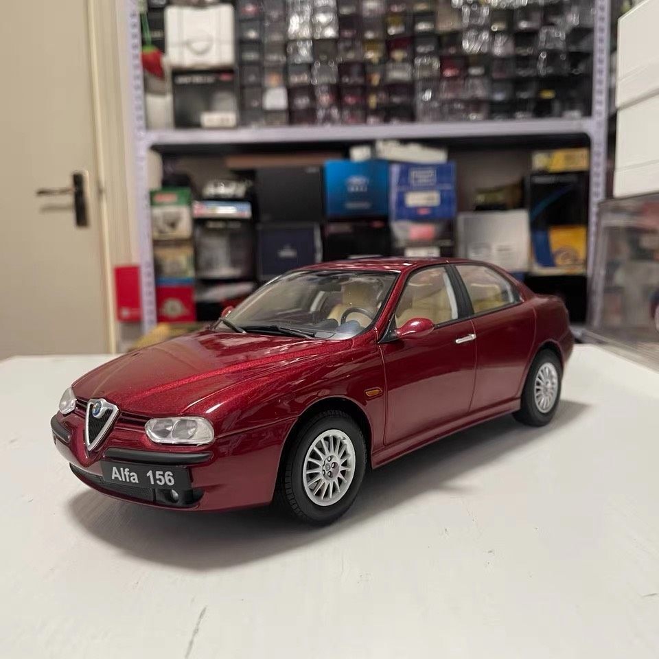 1: 18 Triple9 Alfa Romeo Alfa Romeo 156 1998 โมเดลรถไวน์แดง