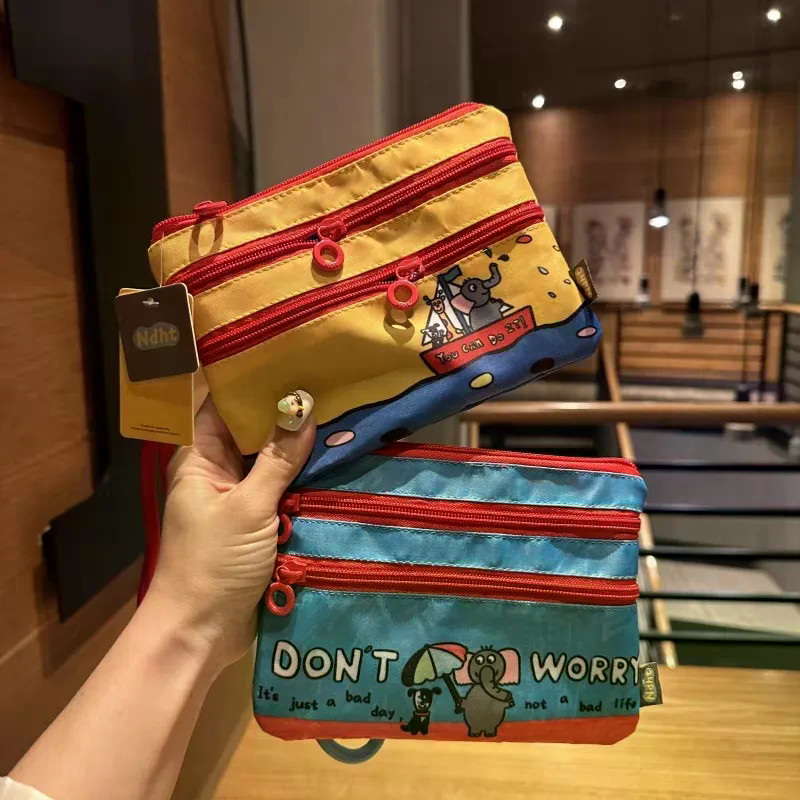 กระเป๋าเก็บของน่ารัก มีซิป หลายช่องเก็บ เหมาะสำหรับหนังสือเดินทางและเครื่องสำอาง พกพาสะดวก