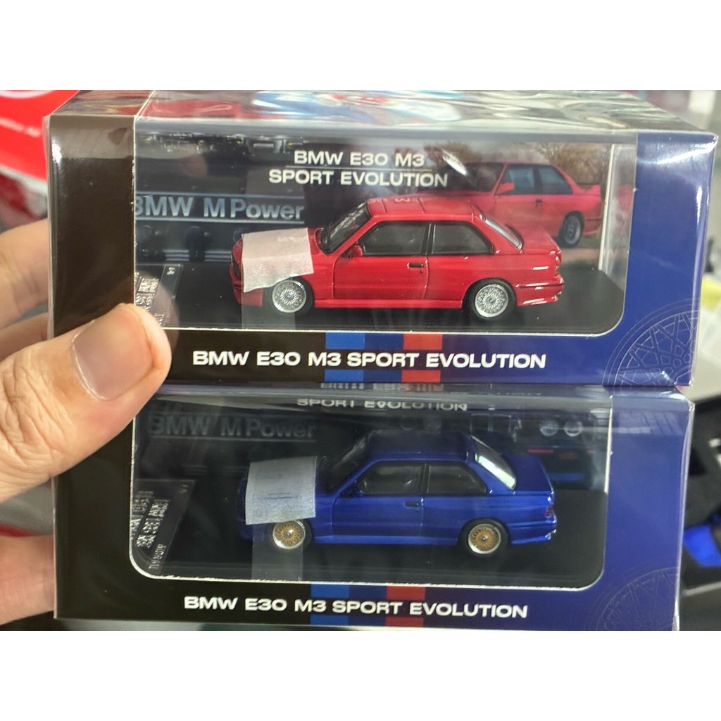 [คลังสินค้าพร้อม] Mortal 1/64 BMW BMW E30 M3 Red Blue Alloy Car Model ใหม่เอี่ยมยังไม่ได้เปิด!ส่งฟรี