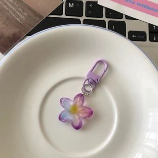 8新款树脂双色茉莉花钥匙扣时尚花形吊坠汽车钥匙扣学生书包挂饰3.10JG8 New Resin Two-tone Jasmine Flower Keycha, Fashionable Flower-shaped Pendants, Car Keycha, Student Backpack