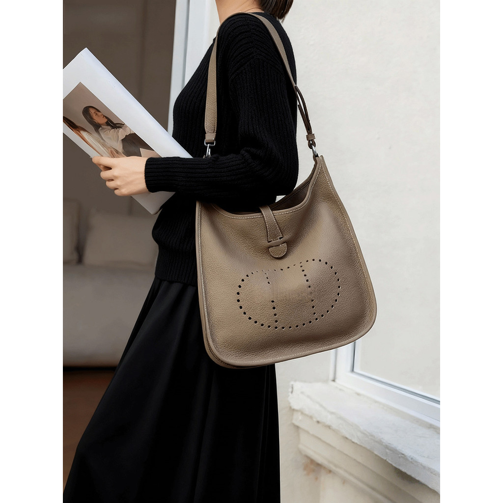 ใหม่ Tote Bag ขนาดใหญ่ ความจุเยอะ หนังวัวแท้ 29 นิ้ว แฟชั่นสะพายไหล่/สะพายข้าง สําหรับเดินทาง