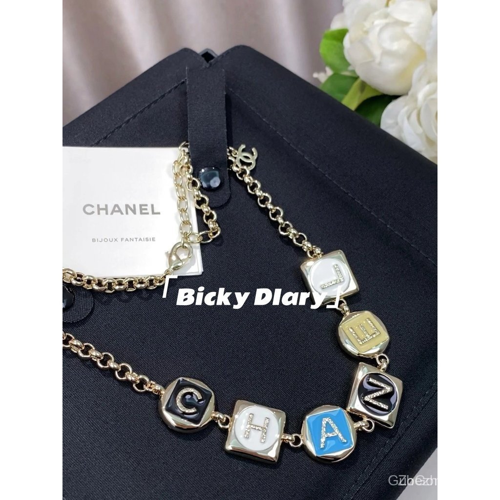 สร้อยคอคลาสสิก 26K สีสันสดใสมากลายสี่เหลี่ยมและกลม สำหรับคนชอบแฟชั่น