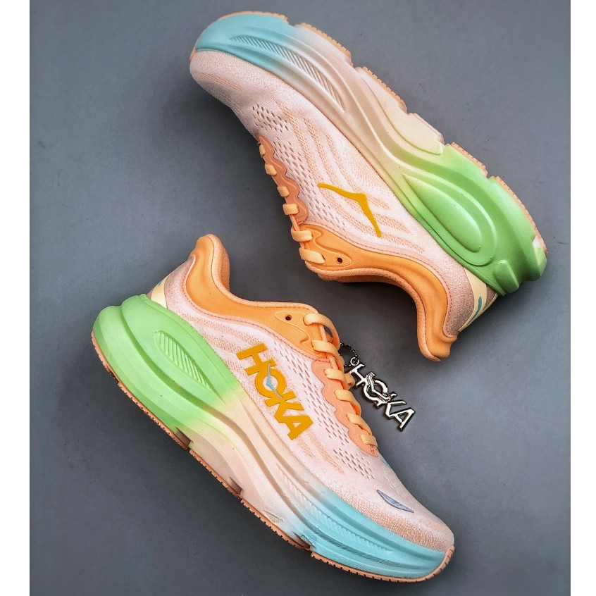 รองเท้ากีฬา Hoka Bondi 9 และ Hoka Bondi 8 สำหรับผู้ชายและผู้หญิง