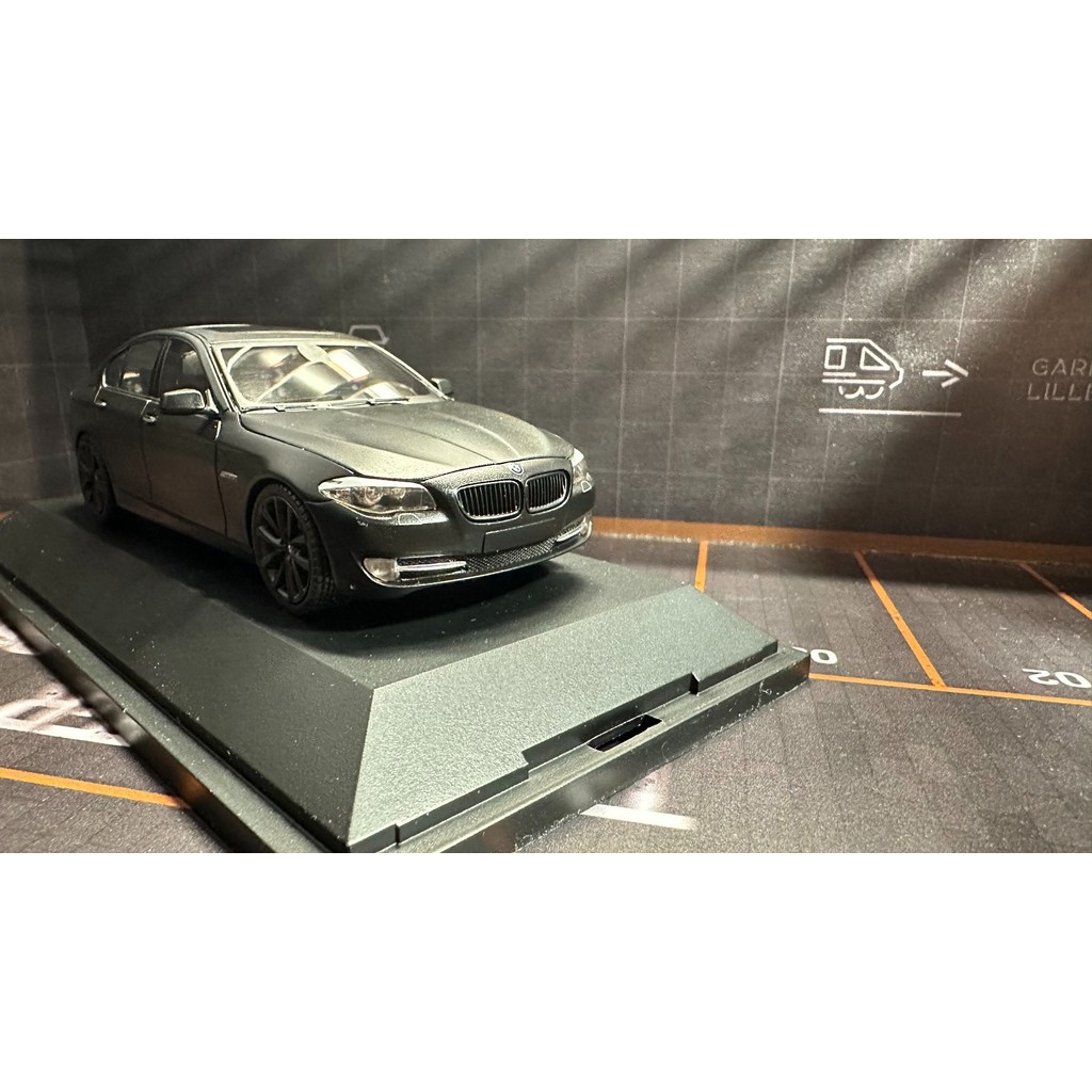 [สต๊อกพร้อม] 1/43 Schuco BMW 5 Series 550I F10 รุ่นแบรนด์: วัสดุรุ่น Schuco Schuco: Alloy Model Stat