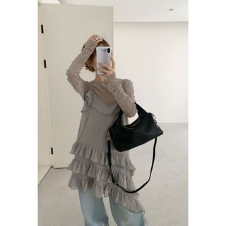 ชุดคลาสสิกฤดูใบไม้ผลิ ขอบหยักจีบและสลิง กระโปรงแขวน สไตล์แฟช…