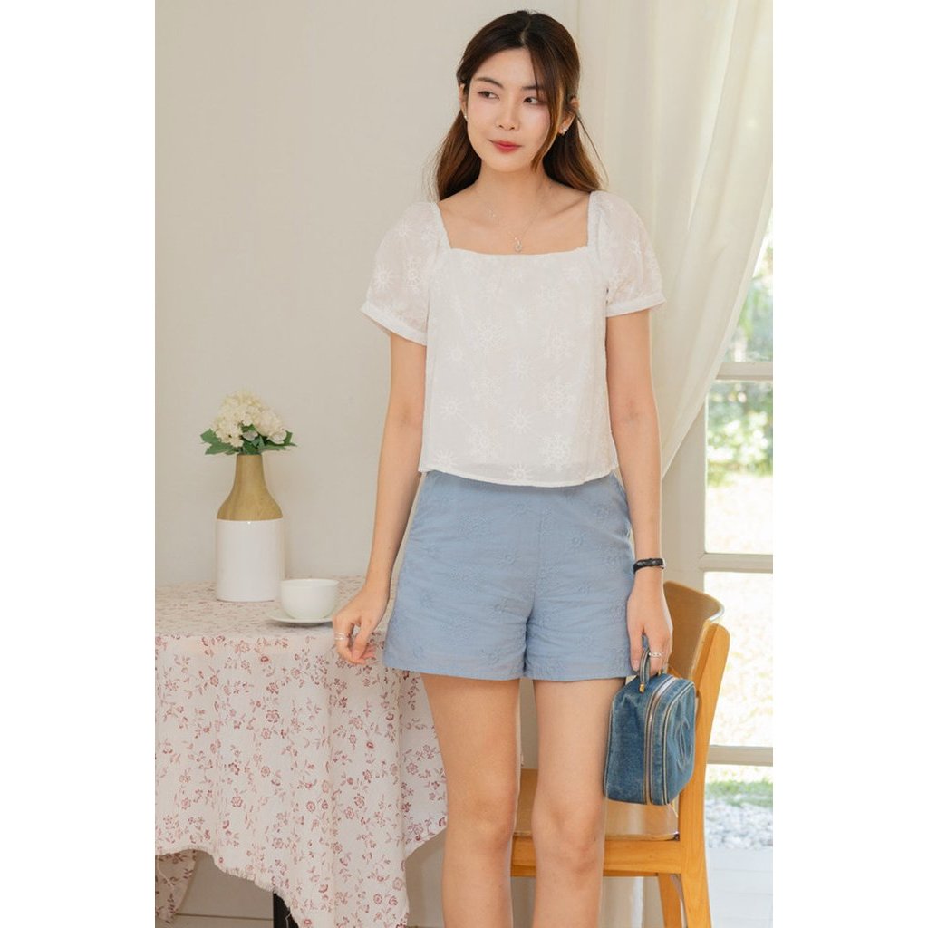 ACW เสื้อท็อปแขนพัฟตาไก่คอเหลี่ยมสีขาว