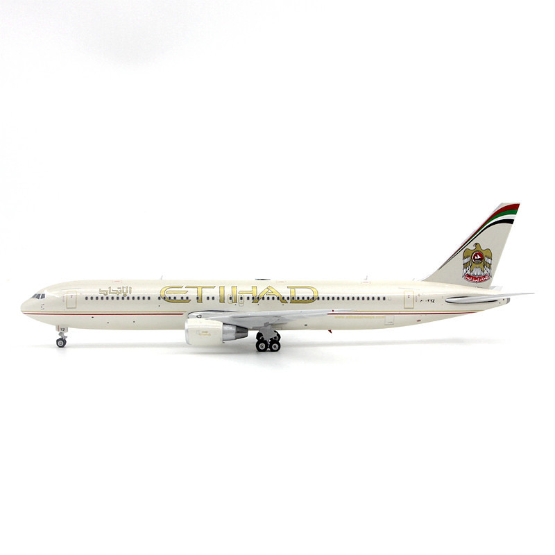 [สต๊อกพร้อม] Phoenix 11815 Attihad Airlines Boeing B767-300ER A6-EYZ Aircraft Model 1/400