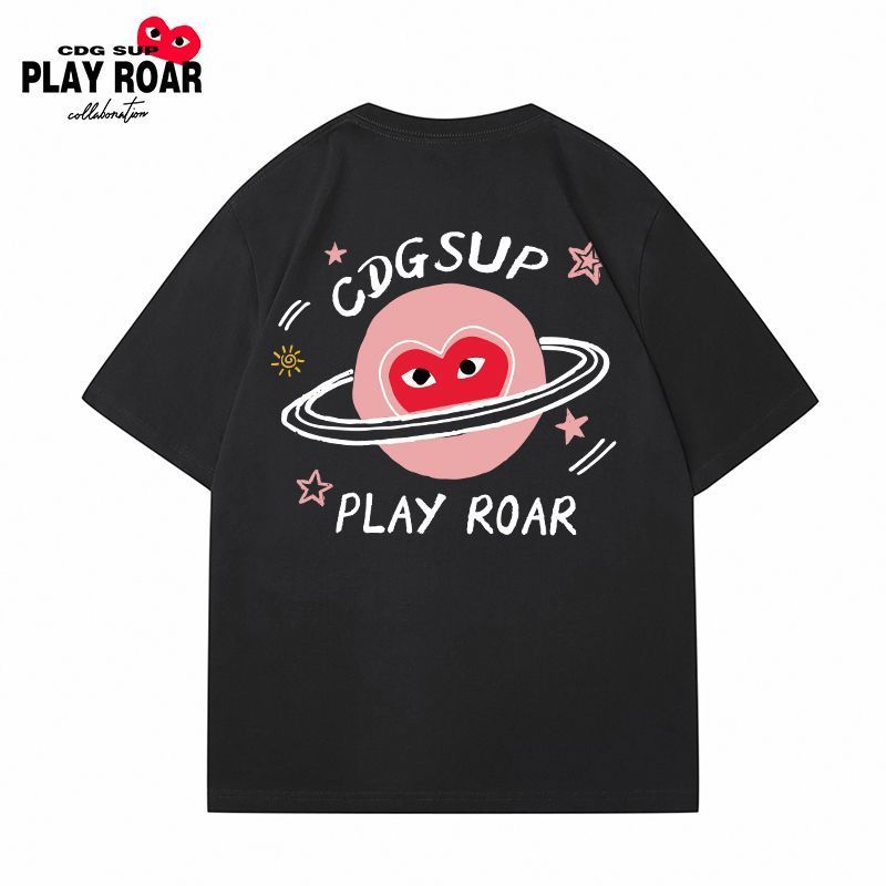 CDG PLAY แขนสั้นผู้ชายผู้หญิงพิมพ์ผ้าฝ้ายแท้ฤดูร้อนครึ่งแขนคู่สไตล์เดียวกันหลวม All-Match Street สวมใส่ T-