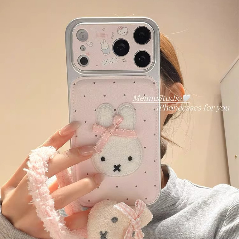 Huiwanju ปักกระต่ายตุ๊กตาเชือกเส้นเล็กสําหรับ iPhone17promax เคสโทรศัพท์มือถือ iP16pro หน้าต่างขนาดใหญ่ 16/15 น่ารัก 14promax/13promax รูปแบบหนัง 17 รวมทุกอย่างเคสป้องกัน