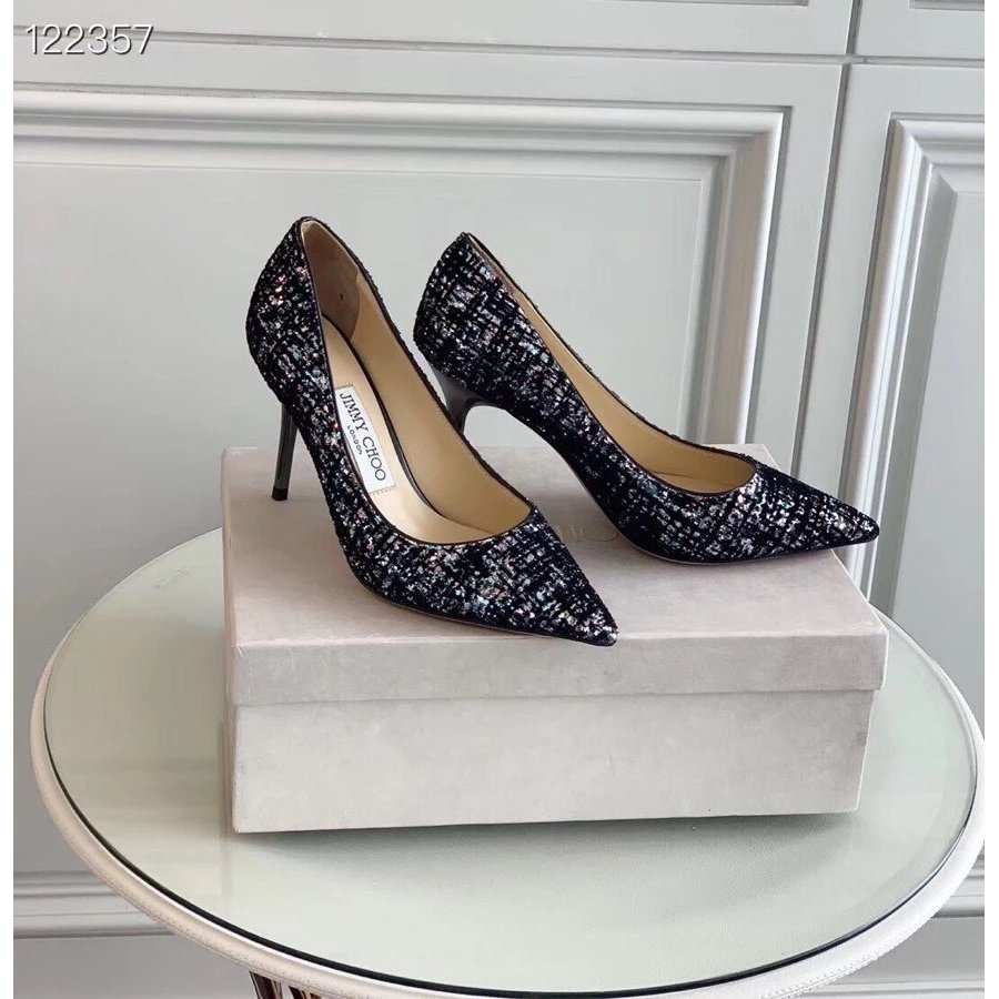 รองเท้าส้นสูงคลาสสิคสำหรับผู้หญิง ดีไซน์เหนือกาลเวลาจากJimmy Choo