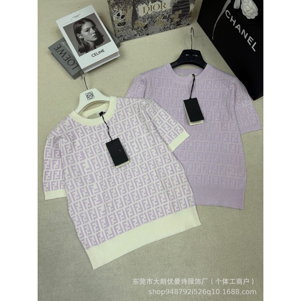 J3DU Fe**i Summer Embossed Fashion Letter Print Round Neck Short Sleeve Knit Shirt, New Slim Fit Jac