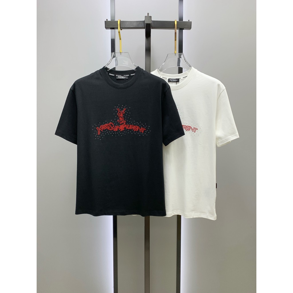 เสื้อยืดคู่ Saint Laurent ปี 2026 สำหรับทั้งผู้ชายและผู้หญิง แบบคอกลม ทรงหลวม สไตล์ Hip Hop สมัยใหม่