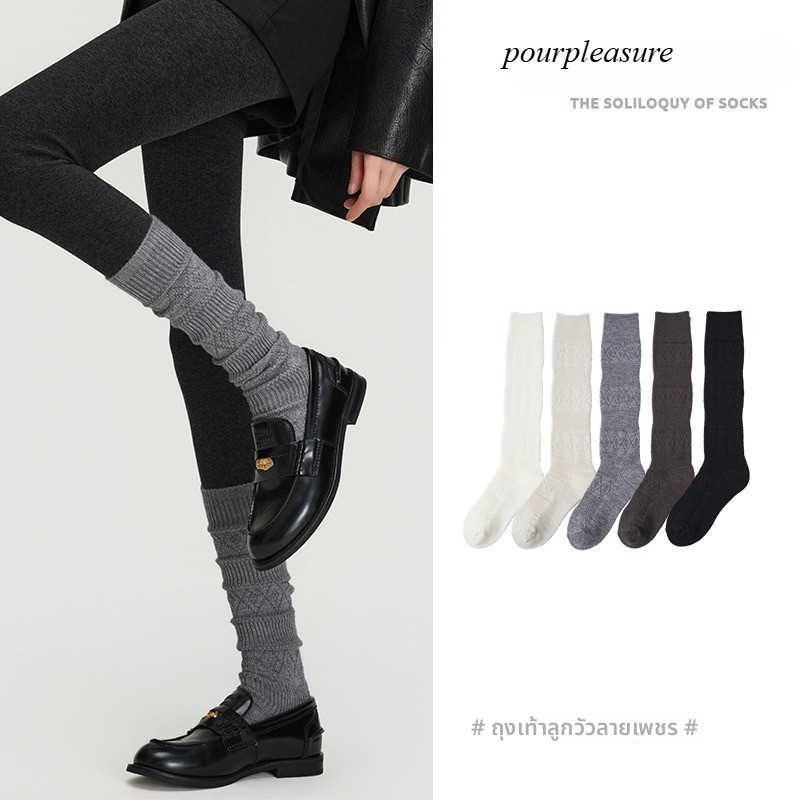 ถุงเท้าลูกวัวให้ความอบอุ่นฤดูหนาวยืดหยุ่นสูงถัก รูปสี่เหลี่ยมขนมเปียกปูน ยาวหลอดจับคู่รองเท้าสีเทาอ่อนสีกาแฟ