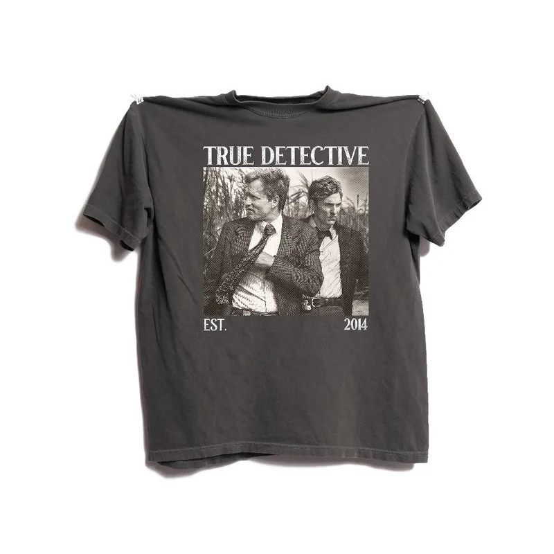 เสื้อยืด True Detective TV Series สีสันสบายตา สไตล์เรโทรยุค 90s เสื้อยืดทรงหลวม ระบายอากาศได้ดี สำหร