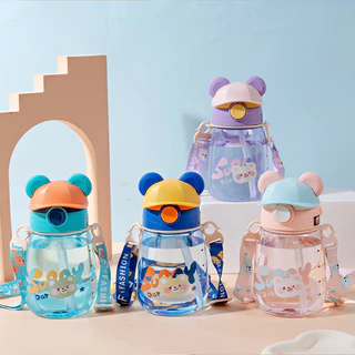 ขวดน้ำเด็กไปโรงเรียน 700ml ขวดน้ำเด็กพกพา แก้วรูปหมีน่ารัก มีหลอดดูด มีสายสะพาย ขวดน้ำ