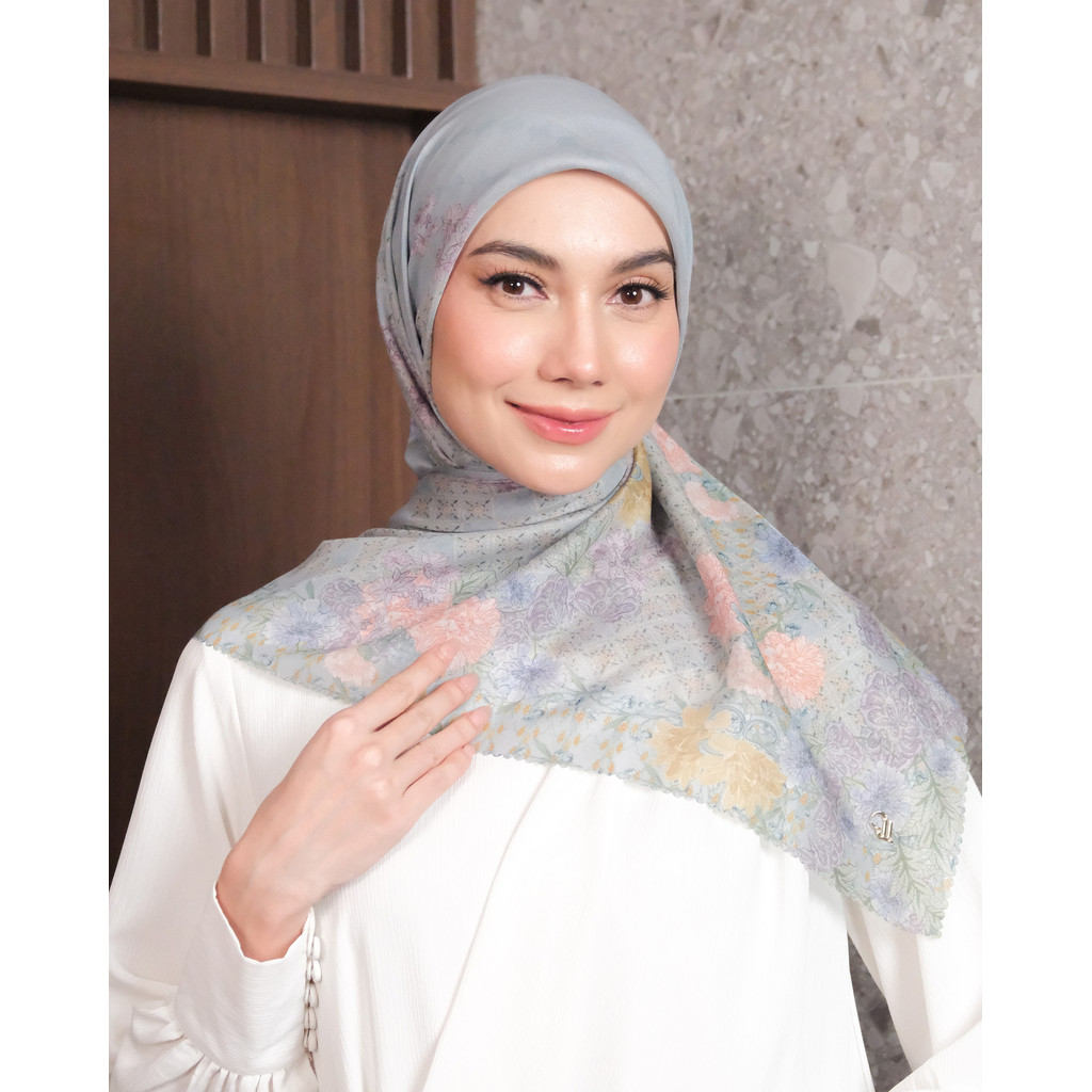 Young Official Araya Scarf - ฟ้า