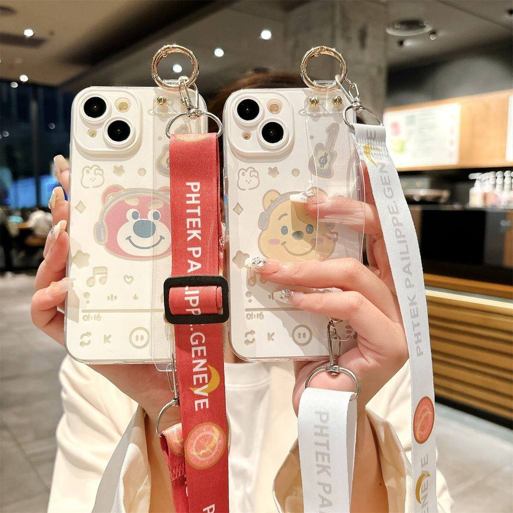 เหมาะสําหรับ Apple 17 เคสโทรศัพท์สาวสไตล์ใหม่ 17promax หูฟังสตรอเบอร์รี่หมี 17pro สายรัดข้ามร่างกาย 