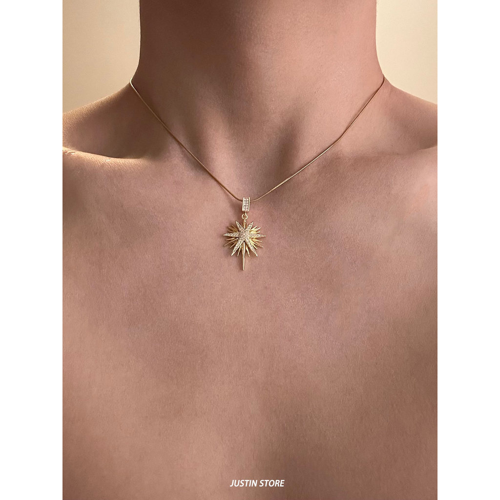 สร้อยคอ สร้อยมุก Golden Sunflower ฝังเพทายจี้ไทเทเนียมเหล็กสร้อยคอผู้ชาย Retro Hip-Hop หญิง Niche Cl