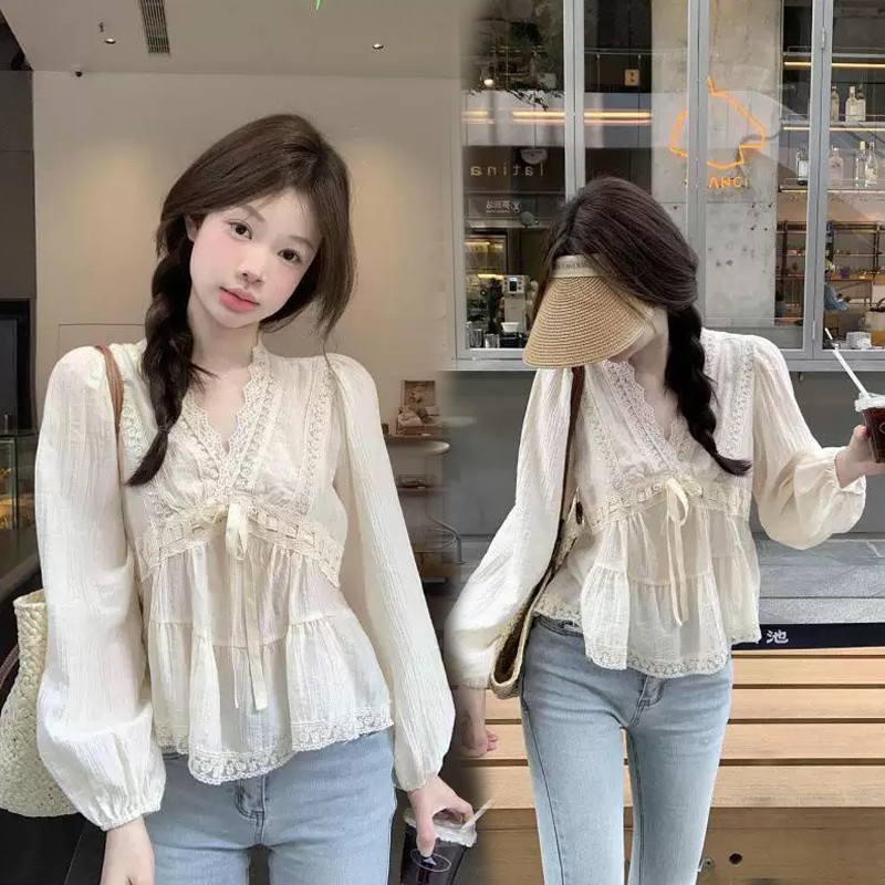 Cuties 🔥99299 เสื้อคอวีตกแต่งลูกไม้ใส่สบาย สไตล์เกาหลีผู้หญิงสุภาพสตรีหลวมลูกไม้ โวลต์ คอโคมไฟเสื้อแขนยาวเสื้อ