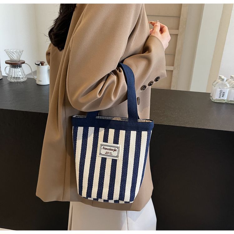Ins Striped Bucket Bag 2026 กระเป๋าถือแฟชั่นสไตล์ใหม่กระเป๋าสะพายไหล่กระเป๋า Messenger